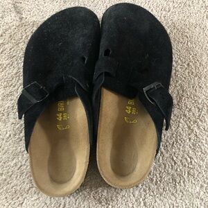 Black suede Birkenstock Boston clogs size 44, never been worn!!